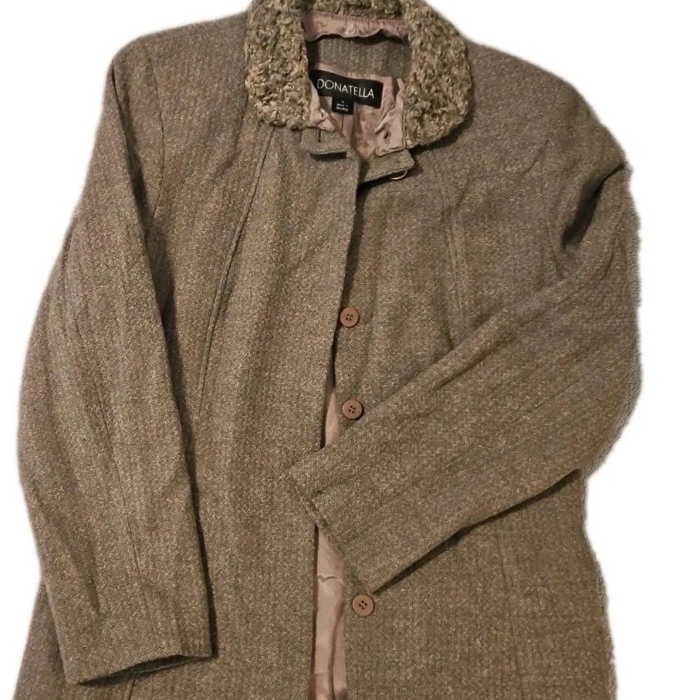 Donatella Women's Tan Blazer with Faux Fur Collar